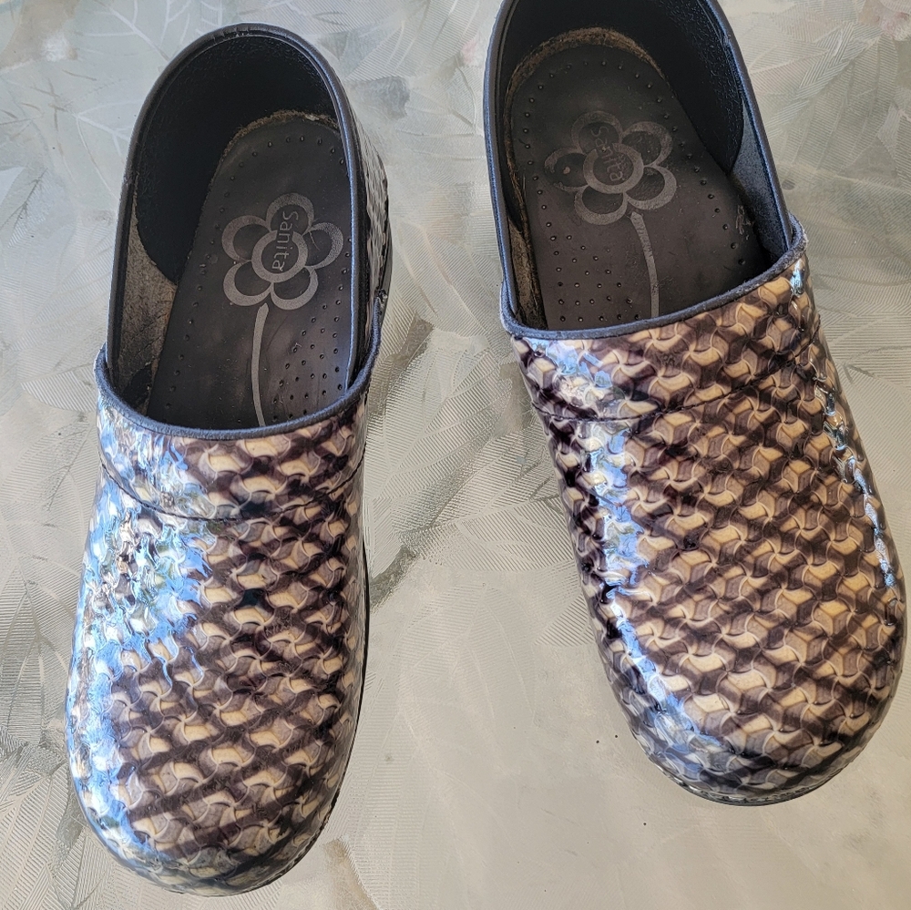 Sanita Professional nurses clogs. Sz 41 Multi colored, gray, black and tan.
